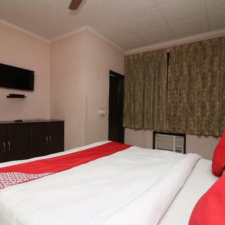 Oyo 24672 Bharat Guest House Дели Экстерьер фото