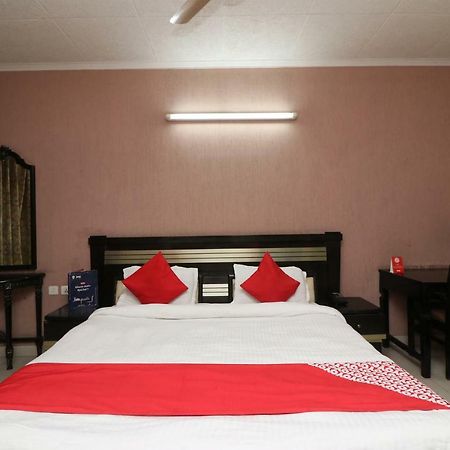 Oyo 24672 Bharat Guest House Дели Экстерьер фото