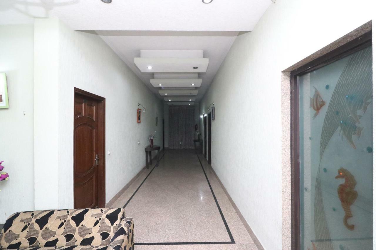 Oyo 24672 Bharat Guest House Дели Экстерьер фото