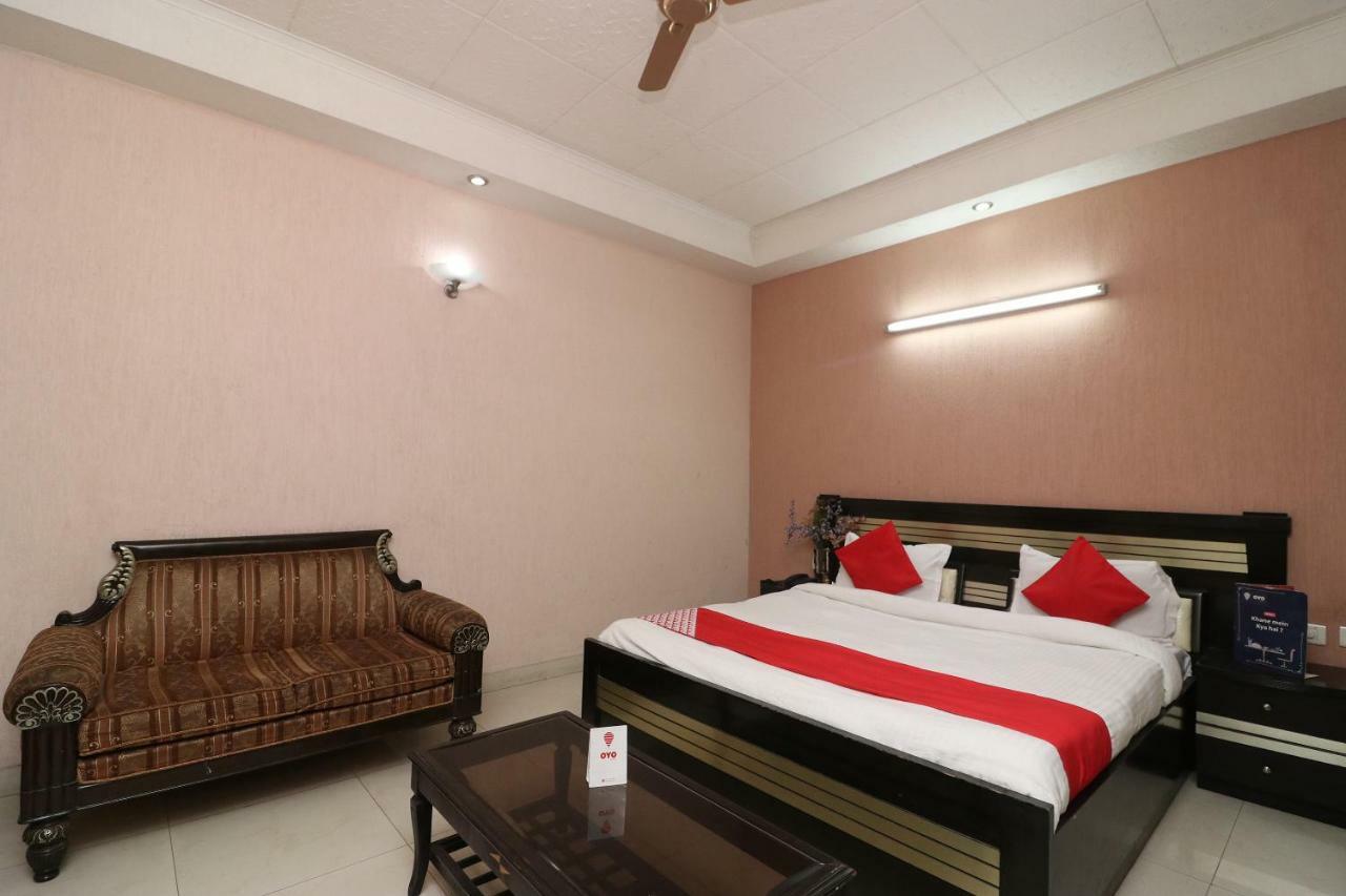 Oyo 24672 Bharat Guest House Дели Экстерьер фото