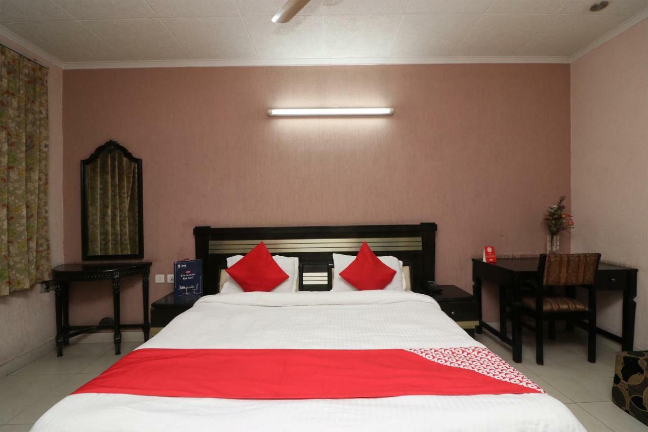 Oyo 24672 Bharat Guest House Дели Экстерьер фото