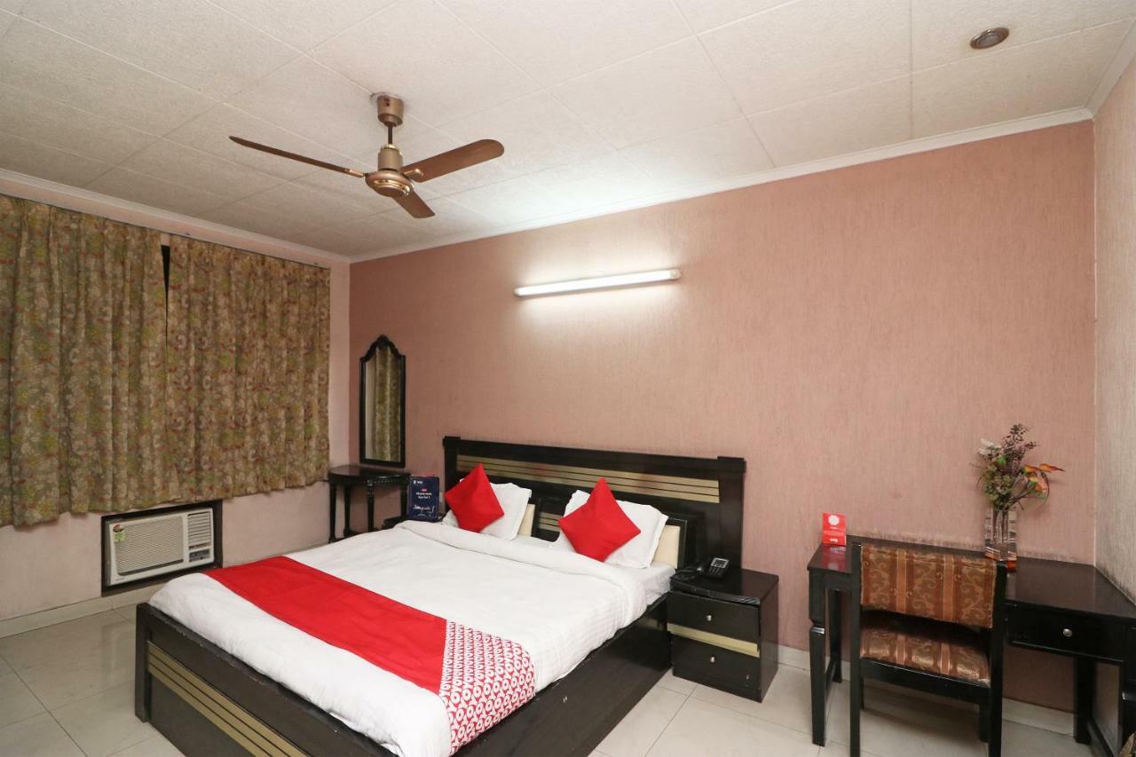 Oyo 24672 Bharat Guest House Дели Экстерьер фото